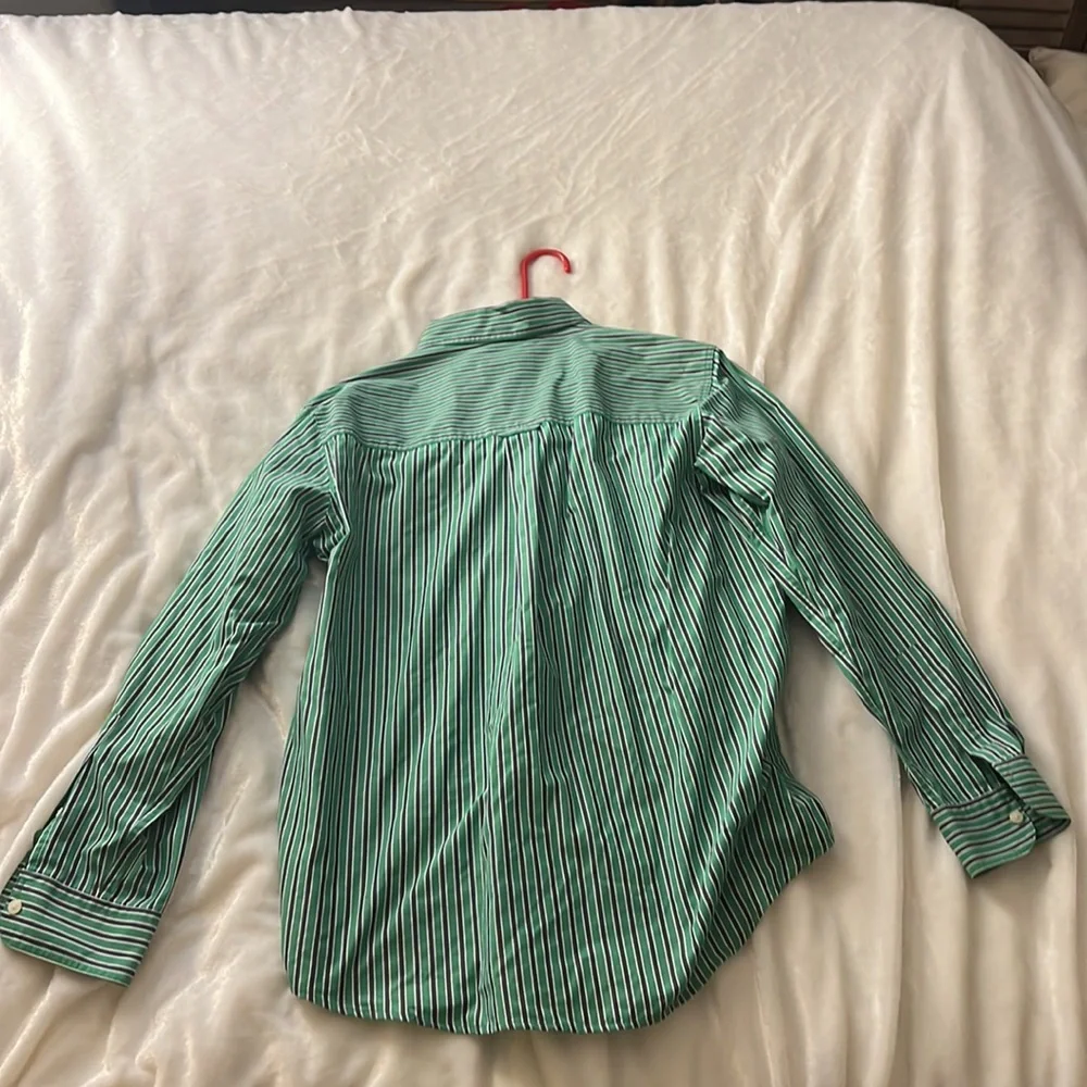 Button up - Picture 3 of 3